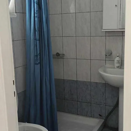 Lazanis アパート ラガナス